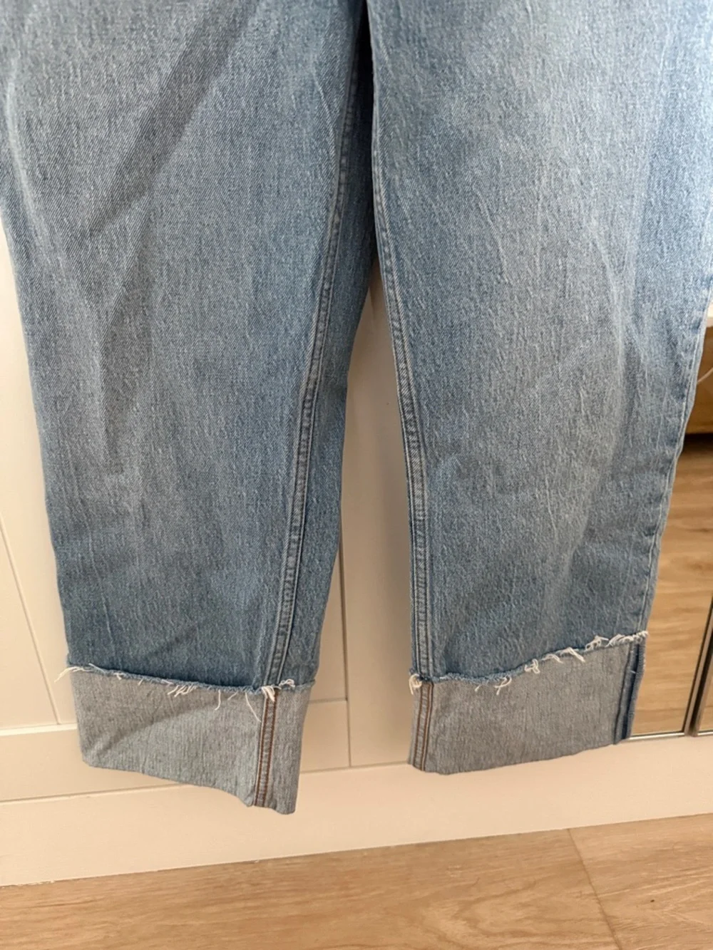 Abercrombie & Fitch Light Wash Straight Leg Jeans - Picture 4 of 5